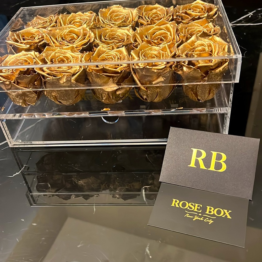 ROSE BOX NYC 15 Gold Roses Jewelry Box